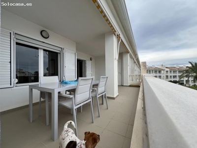 En venta apartamento en primera línea de Playa, de típica construcción de estilo mediterráneo, con v
