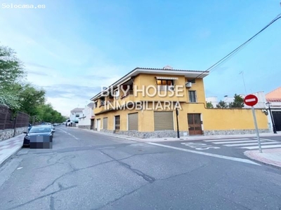 INMOBILIARIA BUY HOUSE VENDE IMPRESIONANTE CASA INDEPENDIENTE DE ESQUINA CON