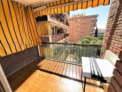 Piso de tres habitaciones 98 m², La Salut, Barcelona