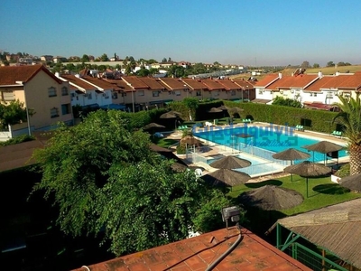 Venta de casa con piscina en Montequinto (Dos Hermanas), Zona Avenida de Europa