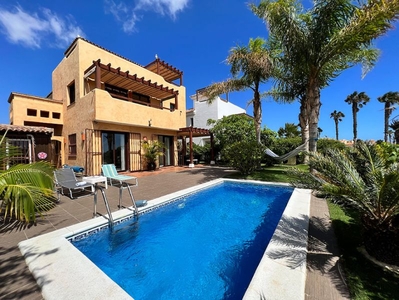 Venta de casa con piscina en San Miguel de Abona, Amarilla Golf
