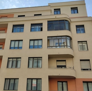 Venta de piso en calle Miranda de 3 habitaciones con garaje y balcón