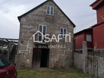 Casa rústica de piedra a la venta en A Vendanova