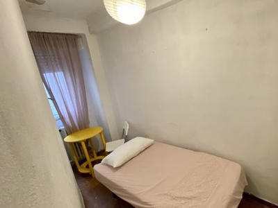 Habitación en apartamento de 5 dormitorios en Salamanca, Madrid