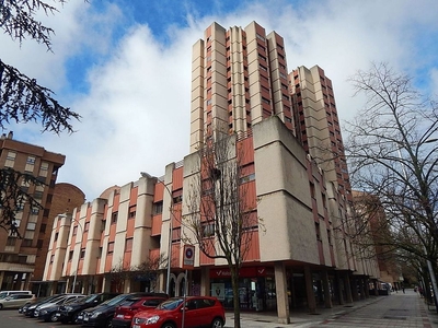 Alquiler de piso en avenida De Sancho El Fuerte de 1 habitación con terraza y piscina