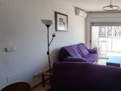Alquiler de piso en Juan Carlos I de 3 habitaciones con muebles y balcón