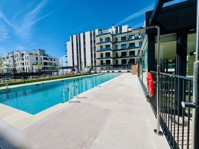 Alquiler de piso en La Garena de 3 habitaciones con terraza y piscina