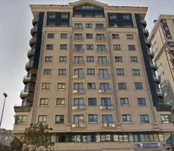 Alquiler de piso en Praza España - Casablanca de 2 habitaciones con terraza y garaje