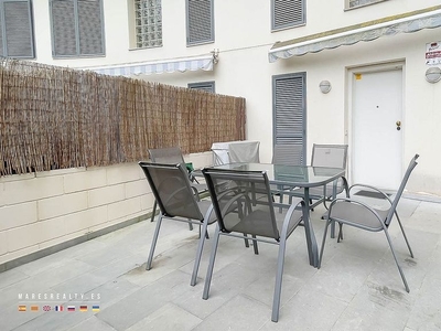Dúplex en venta en Els Pins de 2 habitaciones con terraza y piscina