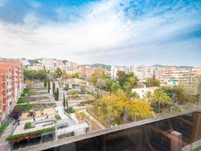 Piso de cuatro habitaciones quinta planta, La Vila de Gràcia, Barcelona