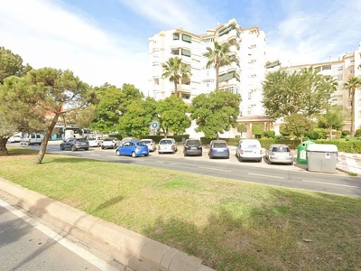 Alquiler de piso en calle Juan Martínez Montañés de 3 habitaciones con terraza y piscina