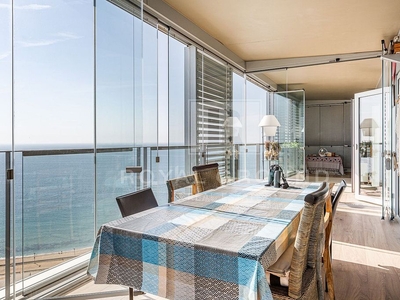 Piso en venta en Diagonal Mar i el Front Marítim del Poblenou de 3 habitaciones con terraza y piscina