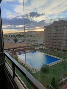 Piso en venta en El Quiñón de 4 habitaciones con terraza y piscina