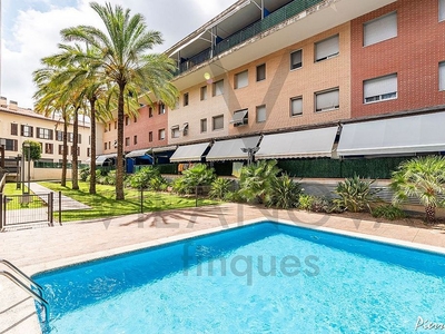 Venta de ático en calle De Reus de 4 habitaciones con terraza y piscina