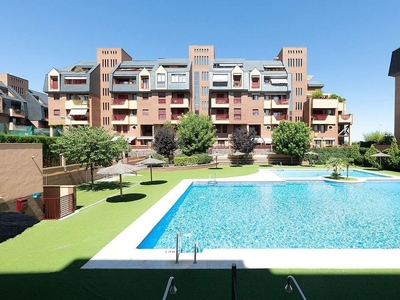 Venta de piso en calle Aconcagua de 2 habitaciones con terraza y piscina