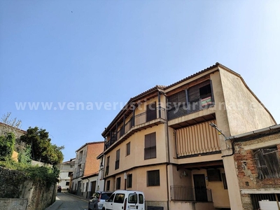 Venta de piso en calle El Barrio de 3 habitaciones con terraza y garaje