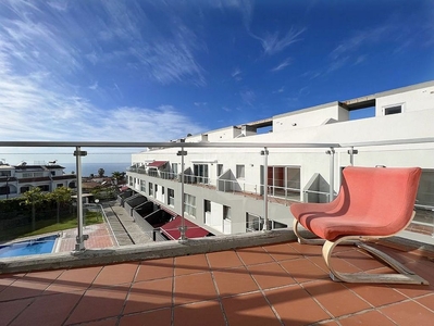 Venta de piso en calle La Gorvorana de 3 habitaciones con terraza y piscina
