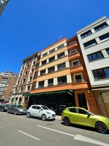 Venta de piso en Centro Ciudad de 5 habitaciones con terraza y balcón