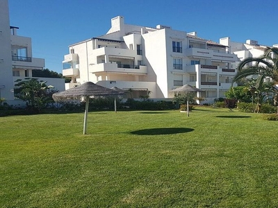 Venta de piso en Riviera del Sol de 3 habitaciones con terraza y piscina