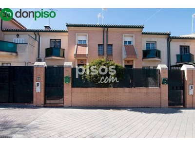 Casa en venta en Avenida de Francisco Ayala, cerca de Calle Montera en Los Periodistas-Parque Almunia por 320.000 €