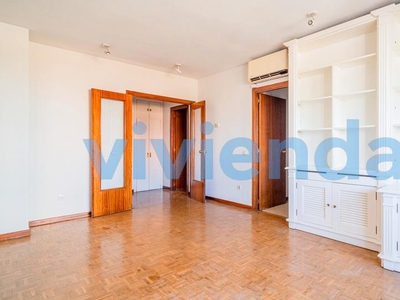 Piso en venta en Avenida de Burgos, Castilla