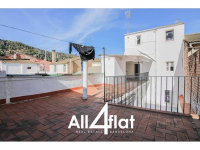 Venta Casa adosada en Calle major Vallirana. Buen estado 374 m²