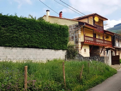 Venta Casa unifamiliar en Barrio Villasuso- El Tejo 24 Anievas. Buen estado con balcón 356 m²