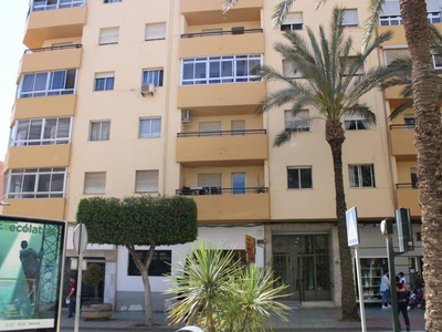 Venta Piso El Ejido. Piso de cuatro habitaciones en Bulevar De El Ejido (e). Segunda planta con terraza