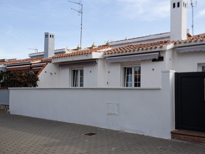 Adosado en venta en Dénia, Alicante