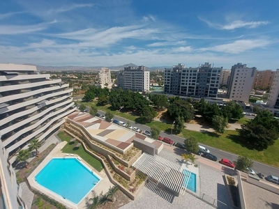 Alquiler de piso en Alicante Golf de 2 habitaciones con terraza y piscina