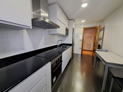 Alquiler de piso en calle La Rosaleda de 2 habitaciones con garaje y muebles