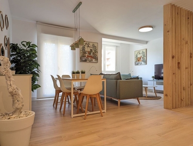 Alquiler de piso en Centro - Logroño de 2 habitaciones con muebles y balcón