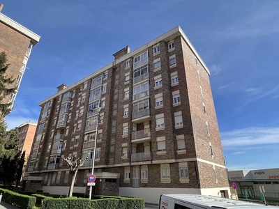 Alquiler de piso en El Carmen de 4 habitaciones con terraza y calefacción