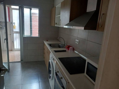 Alquiler de piso en Mariola de 3 habitaciones con muebles y balcón