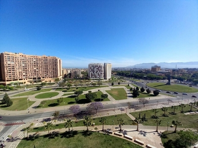 Alquiler de piso en Teatinos de 3 habitaciones con garaje y jardín