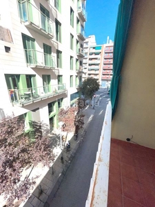 Alquiler piso junto plaça de les glòries, 4 hab.(2 dobles), baño y aseo, terraza, amueblado.perfecto en Barcelona