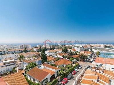 Apartamento 2 dormitorios, piscina, parking, ascensor, vistas al mar en Nerja