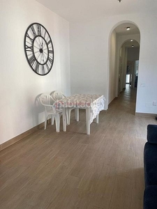 Apartamento de 2 dormitorios, a/a, a 50 m. de la playa, terraza con vistas al mar en Torrox