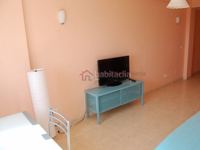 Apartamento de 2 dormitorios, piscina, parking, vistas al mar en Nerja