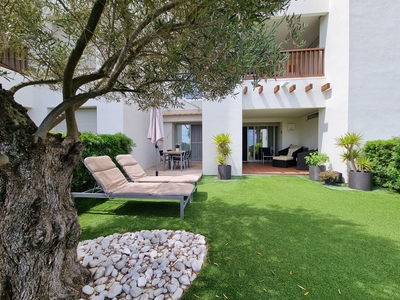 Apartamento en venta en Las Colinas Golf, Orihuela, Alicante