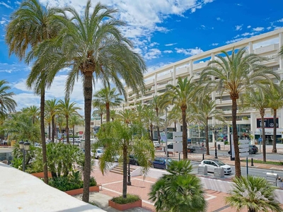 Apartamento en venta en Puerto Banus, Marbella, Málaga