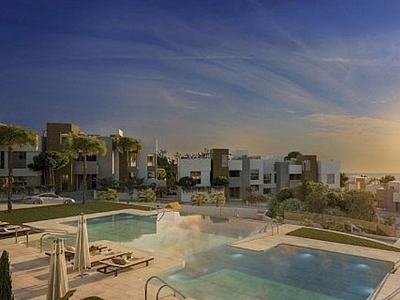 Apartamento nuevo en venta en Casco Antiguo de 3 habitaciones con terraza y piscina