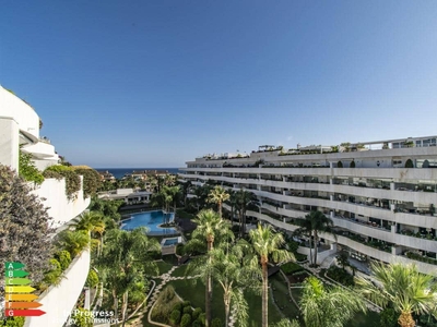 Ático en venta en Puerto Banus, Marbella, Málaga