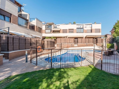 Casa adosada con 3 habitaciones con parking, piscina y aire acondicionado en Getafe