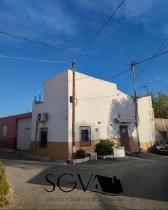 Casa con terreno en Novelda