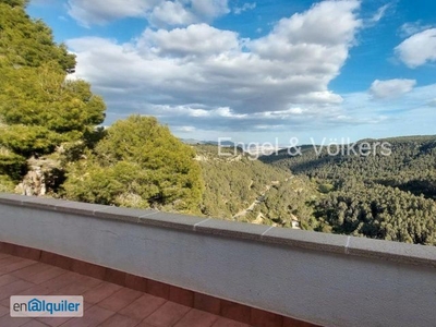 Fabulosa casa cerca Barcelona con vistas y piscina