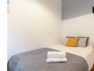Habitación acogedora en un apartamento de 7 dormitorios en el Eixample, Barcelona