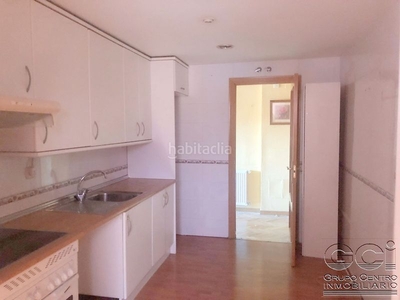 Piso con 3 habitaciones con ascensor y parking en Valdemoro