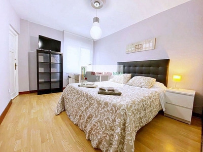 Piso en alquiler en Milán - Pumarín - Teatinos de 3 habitaciones con muebles y calefacción
