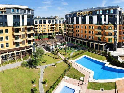 Piso en venta en Sector Sur - La Palmera - Reina Mercedes de 3 habitaciones con terraza y piscina